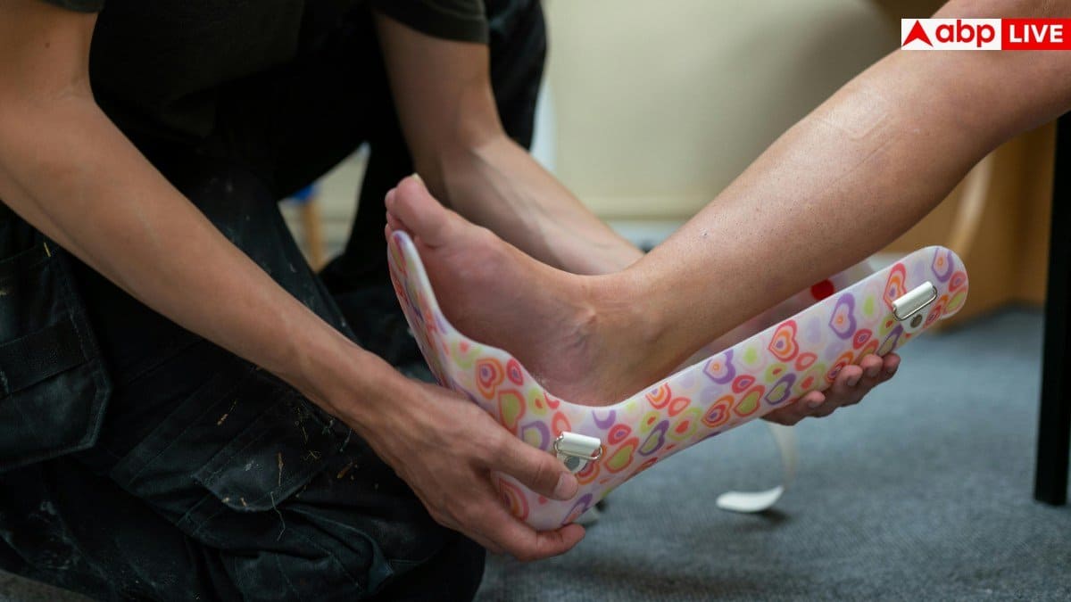 Pancreatic Cancer Symptoms: पैरों में दिखने वाले ये 4 लक्षण देते हैं कैंसर होने का सिग्नल, हर साल 10 लाख लोगों को बनाते हैं शिकार Pancreatic Cancer Symptoms: पैरों में दिखने वाले ये 4 लक्षण देते हैं कैंसर होने का सिग्नल, हर साल 10 लाख लोगों को बनाते हैं शिकार