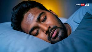 सोते समय जरूरत से ज्यादा आए पसीना तो न करें इग्नोर, हो सकती हैं ये खतरनाक बीमारियां