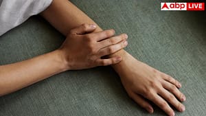 Hand Tremors: किस बीमारी में जवानी में ही कांपने लगते हैं हाथ, जानिए ये कितनी खतरनाक? Hand Tremors: किस बीमारी में जवानी में ही कांपने लगते हैं हाथ, जानिए ये कितनी खतरनाक?